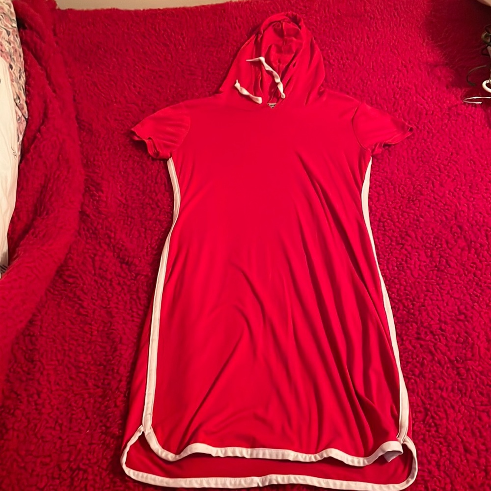 Hooded shirtsleeve dress